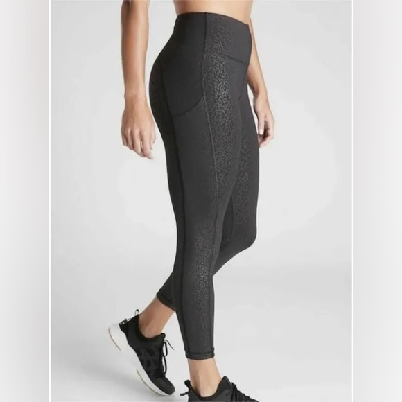 Athleta Pants - Athleta Ultimate Stash Pocket Embossed 7/8 Tight